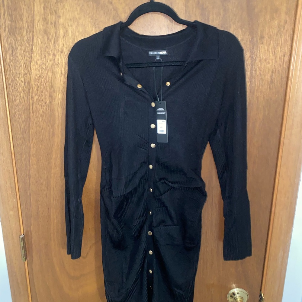 FASHION NOVA BLACK RUCHED DRESS. - Picture 4 of 7